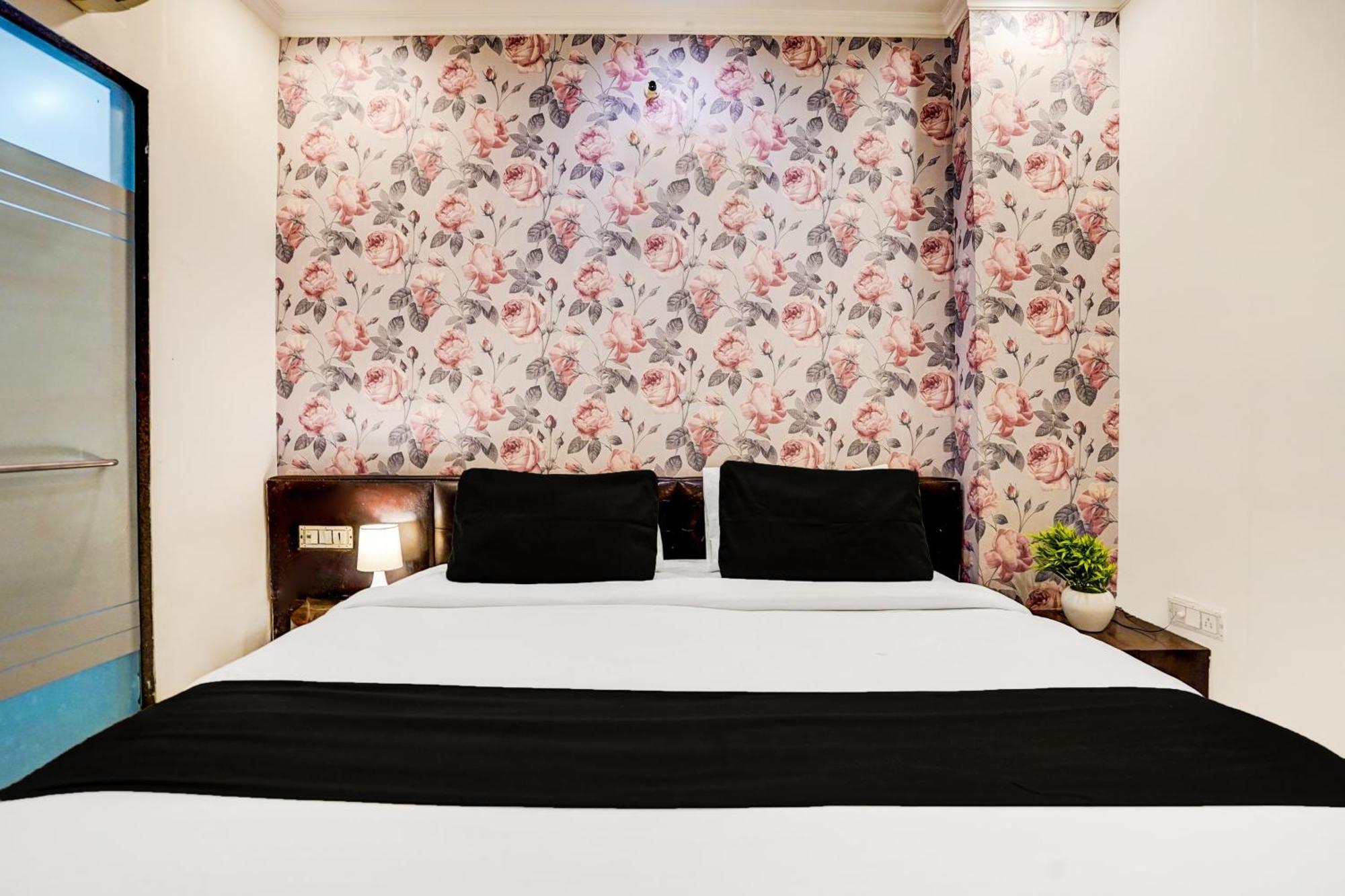 Collection O Sector 5 Ghaziabad Hotel Exterior photo