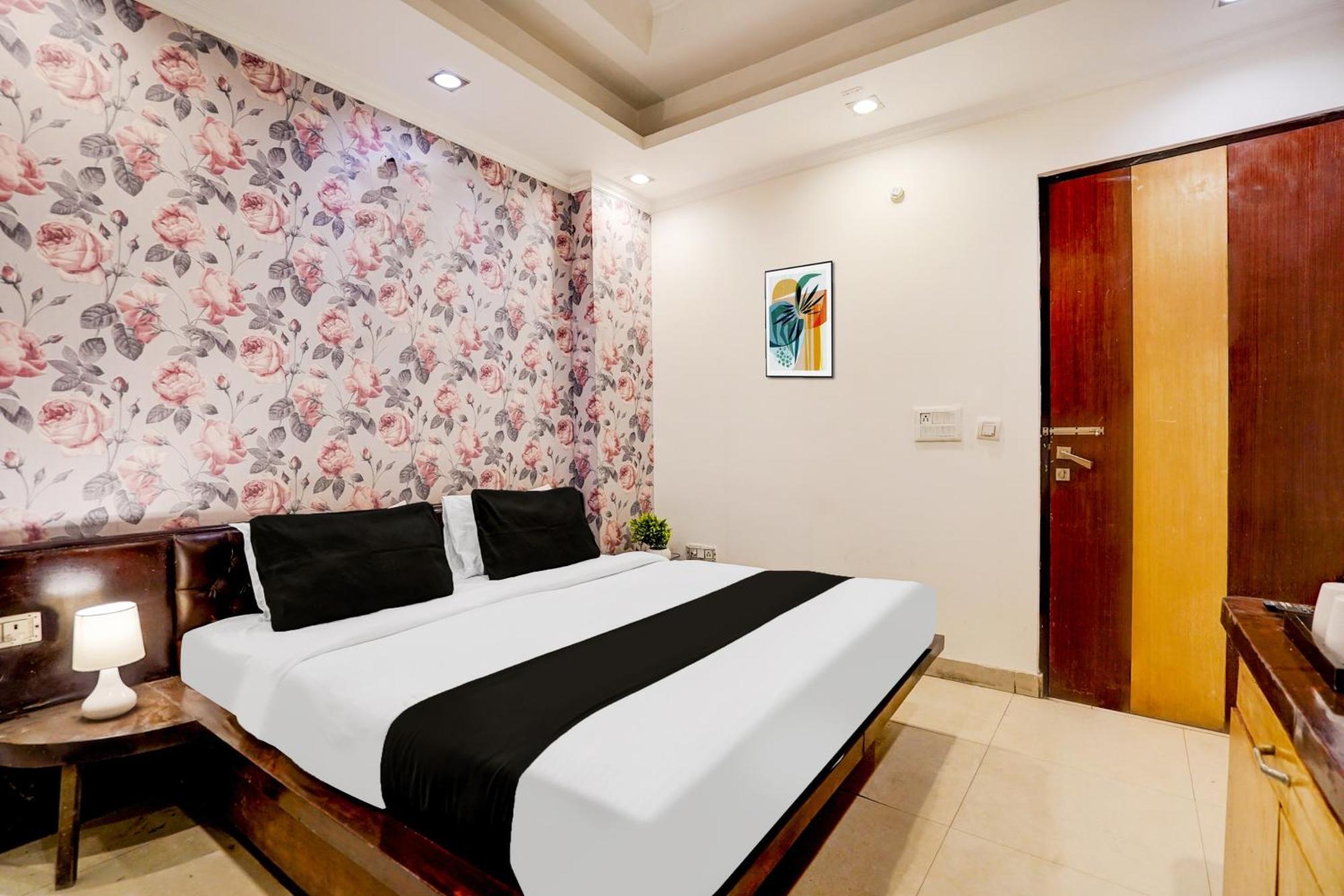 Collection O Sector 5 Ghaziabad Hotel Exterior photo